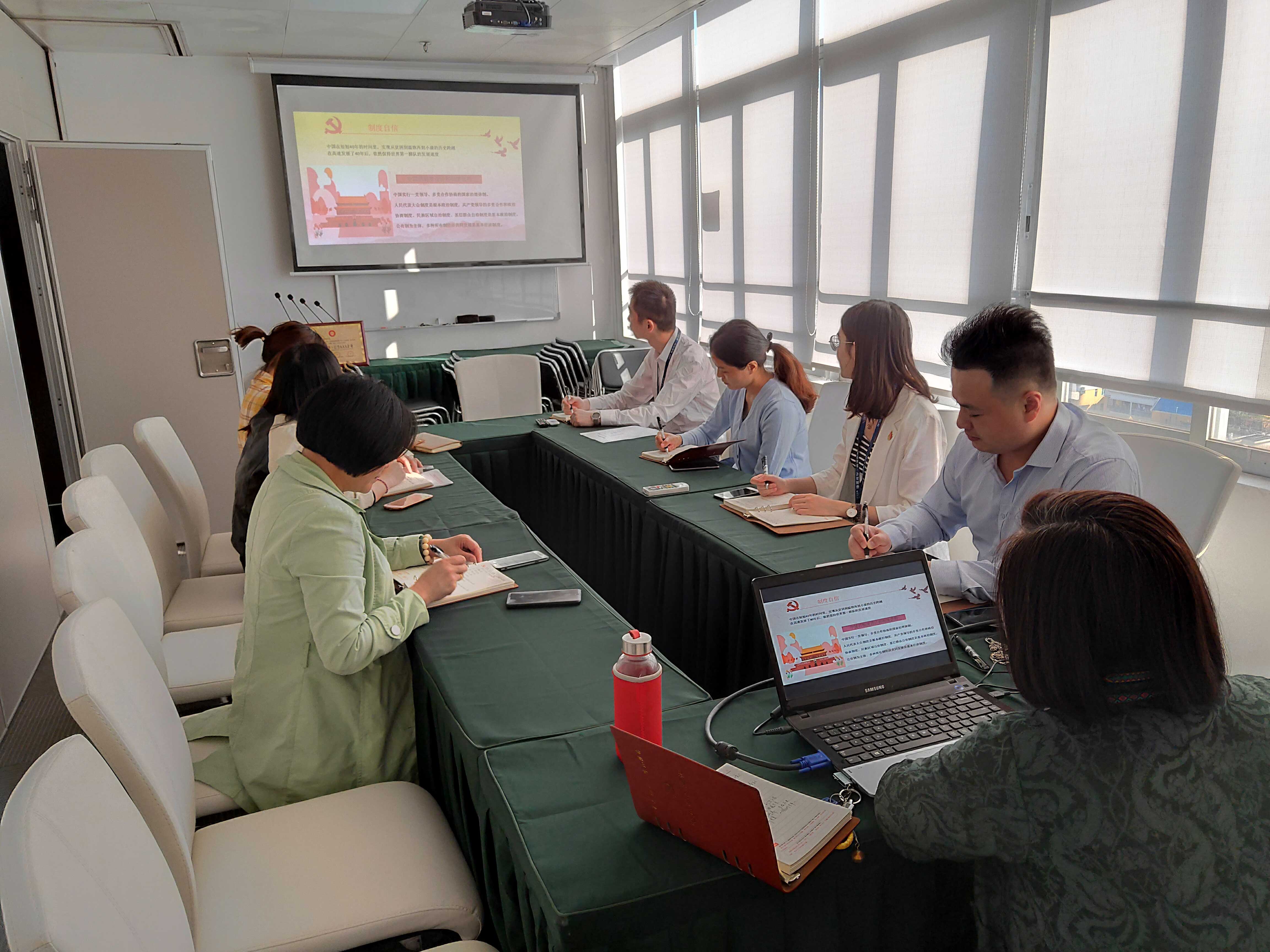 “坚定四个自负，共圆中国梦”主题教育活动